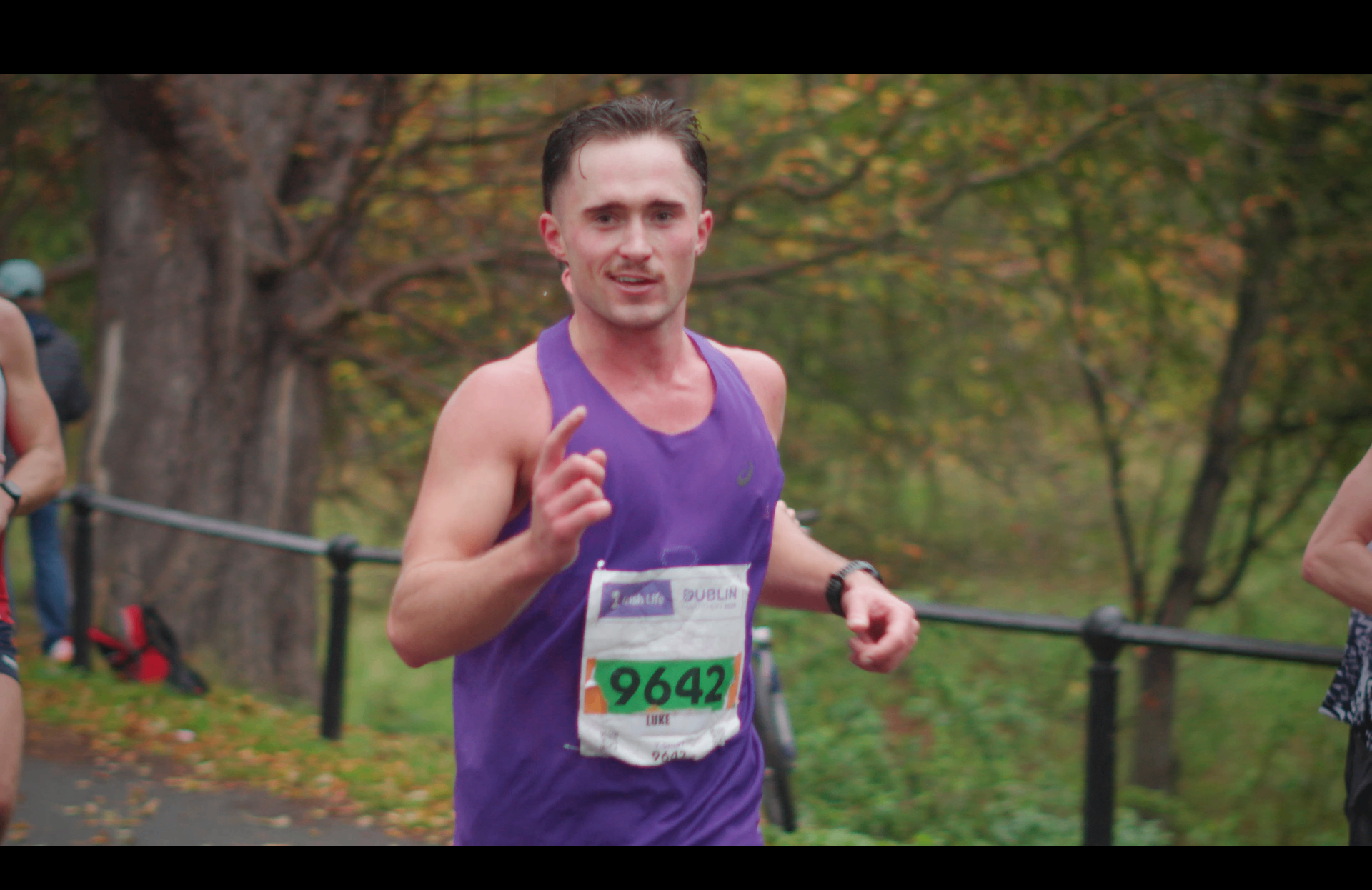 Luke Mooney racing the Dublin Marathon